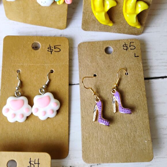 NEW 10 Novelty Earrings Lot/Bundle Flower, Gummy Bears, Donuts, Rainbow, Paws - Picture 5 of 6